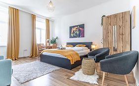 Explore Vienna: 1Br Retreat Near Westbahnhof