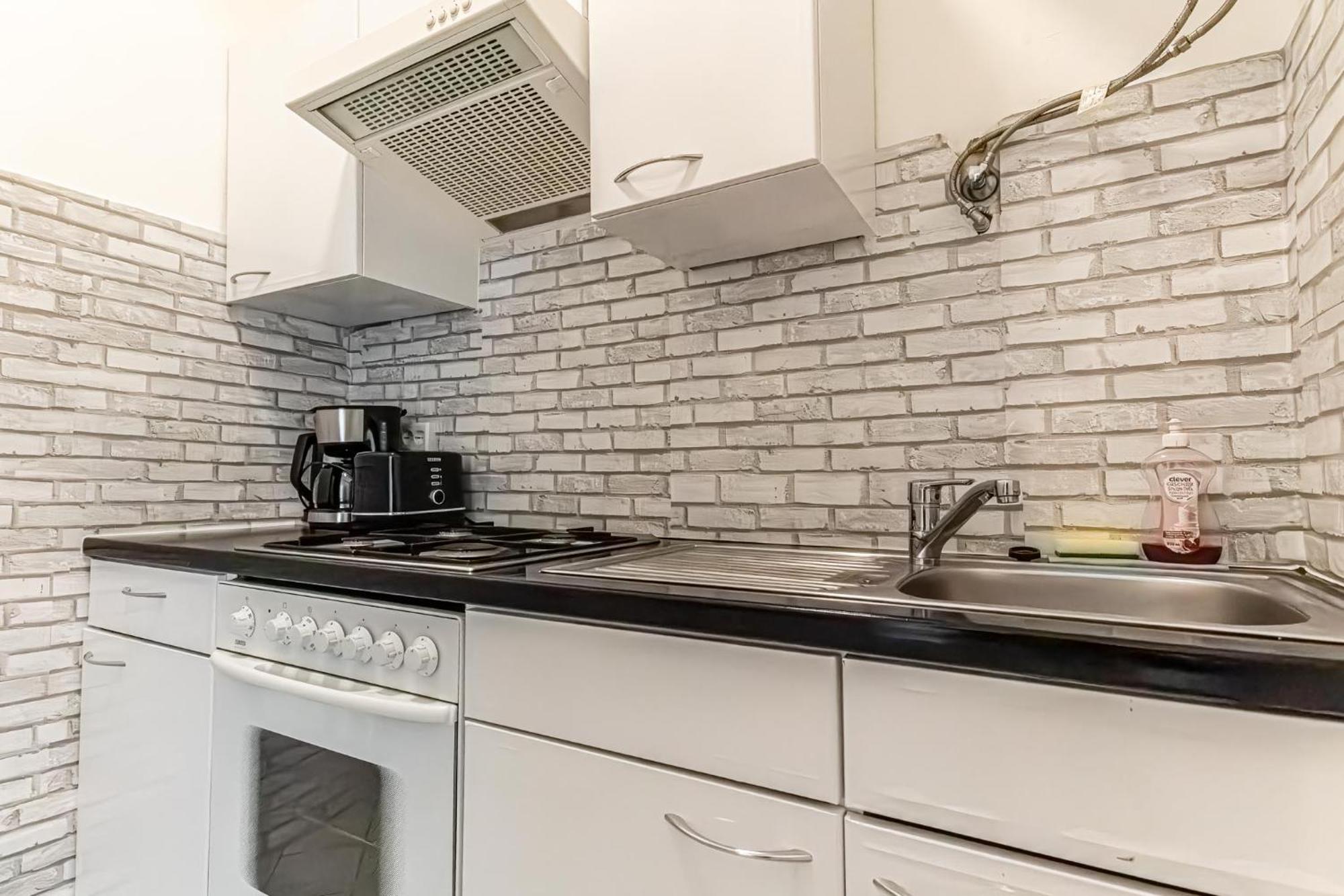 Explore Vienna: 1Br Retreat Near Westbahnhof Exterior foto